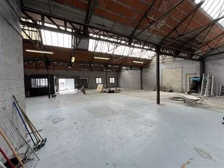 location local d'activités montmagny 586 m²