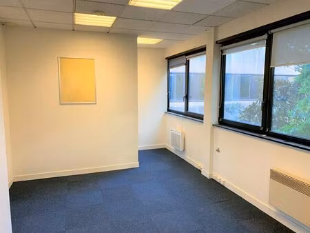 location bureau 57 m² à saint-avertin (37550)