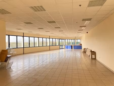 à louer bureau 345 m² – 3 742 € |sars-et-rosières
