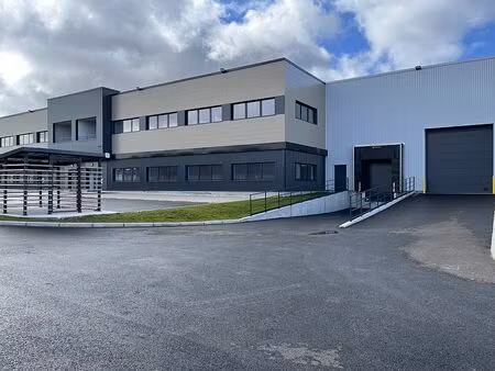 location local d'activités colombier saugnieu 3 328 m²