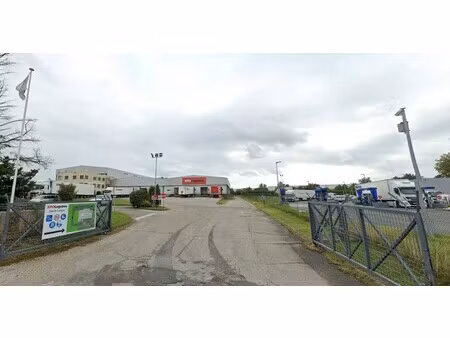 location local commercial