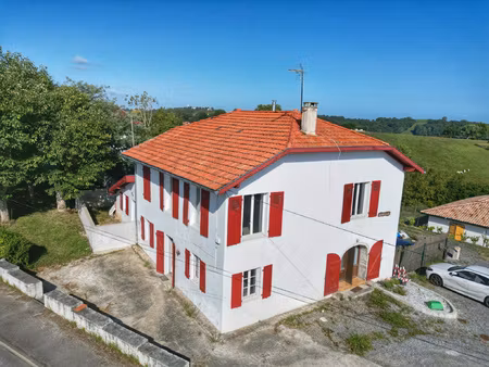 maison mitoyenne composée de 2 appartements à bardos
