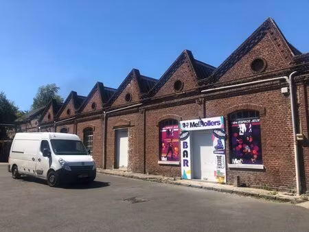 à louer fonds de commerce 879 m² – 2 500 € |cambrai