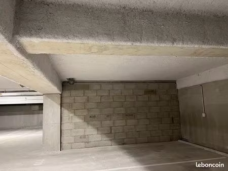 marché central de la baule - stationnement / parking sécurisé - a louer 3  4 ou 7 jours -