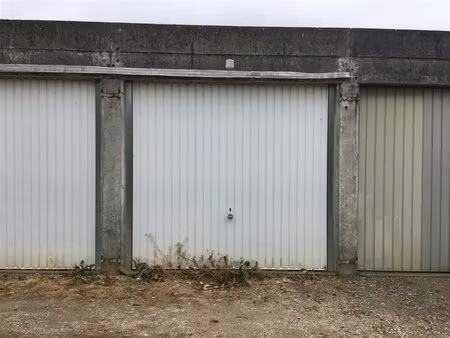 en vente garage-parking – 17 500 € |laval