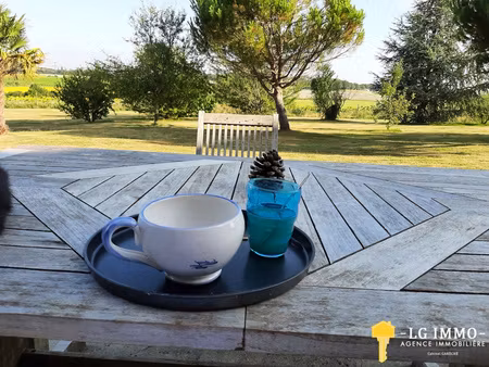 charentaise comprenant une maison de trois chambres  un gîte