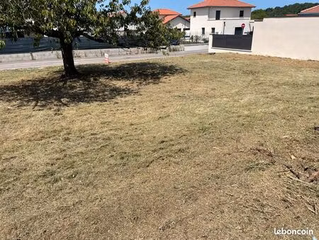 terrain saint geoirs  cours 38590