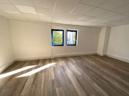 location bureau pace 281 m²