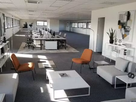 location bureaux et commerces à melesse (35520) : à louer / 500m² melesse