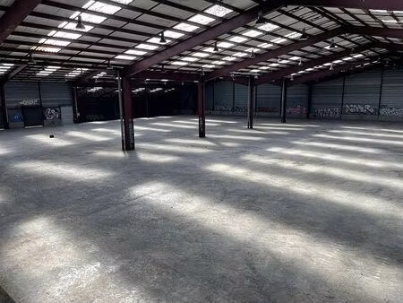 location local d'activités provins 4 586 m²
