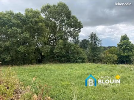 terrain 605 m² les touches