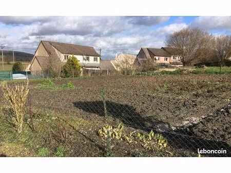terrain 889 m² pouilly-sur-serre