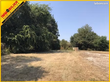 terrain 760 m² roaillan