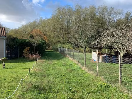 terrain à bâtir 2228 m2  proche centre bourg avec commerces