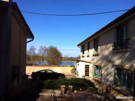 chambre meublee dans maison de campagne