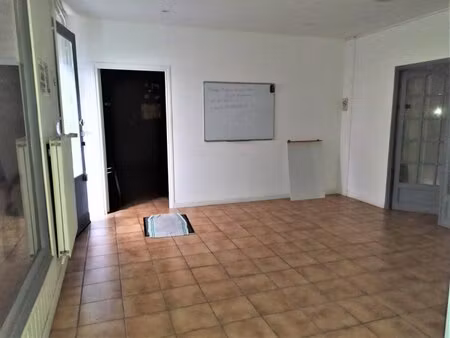 à louer fonds de commerce 80 m² – 600 € |caudry