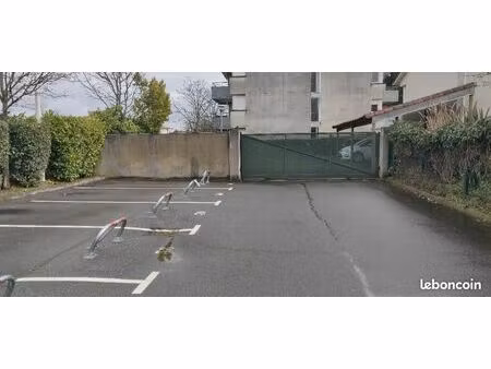 location place stationnement blagnac