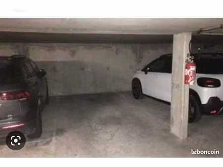 location emplacement en parking privé collectif