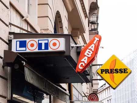vente local commercial rochefort 17300 - - surface privée