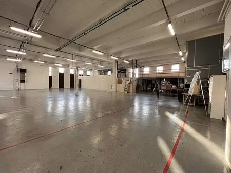 location local d'activités rungis 1 270 m²