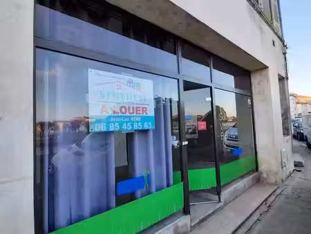 location local commercial saintes 17100 - - surface privée