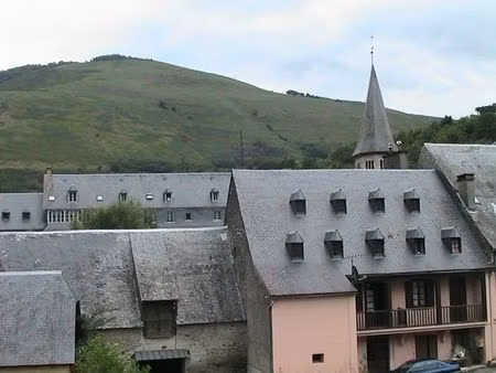 maison traditionnelle et grange à arreau.65