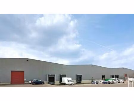bâtiment d'une entreprise de logistique de 3 250 m² près ...