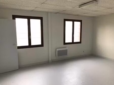 location bureau chasseneuil du poitou 95 m²