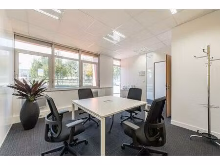 espace de bureau privé personnalisé en fonction des besoins uniques de votre entreprise à 