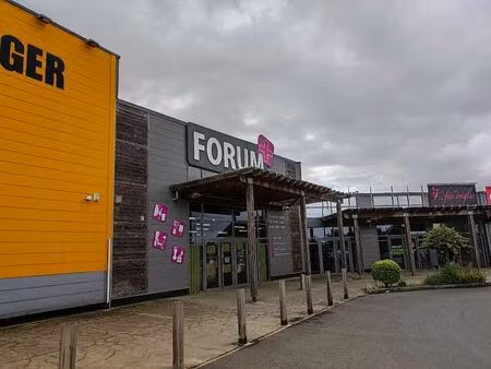 location commerce bessines 1 200 m²