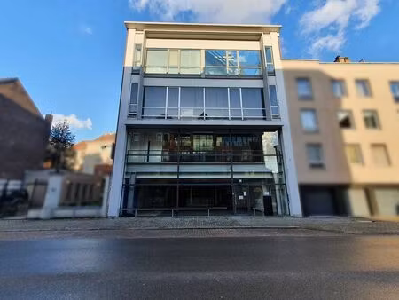 local commercial (290 m²) avec bureaux (291 m²) au centre d'