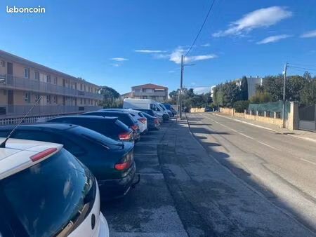 parking six fours les plages