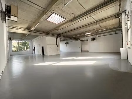 location local d'activités la verriere 218 m²
