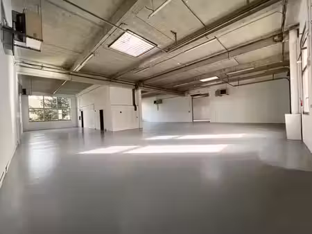 location local d'activités la verriere 521 m²
