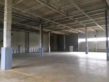 location local d'activités orgeval 1 490 m²