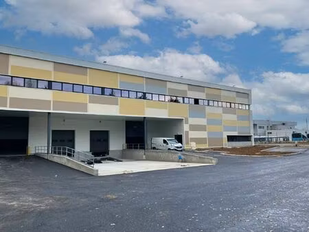 location local d'activités plaisir 6 143 m²