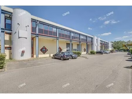 location local d'activités trappes 1 620 m²
