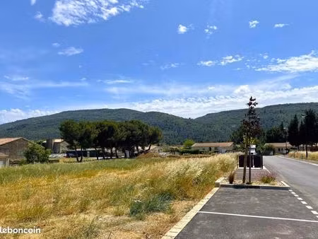 terrain 1 184 m² floure