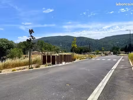 terrain 686 m² floure