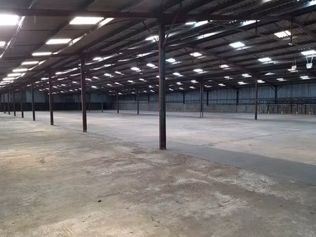 a louer - entrepôt de 4 116 m² roullet-st-estephe proche n10