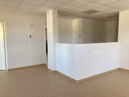 location bureau 94m2 laroque-des-albères 66740 - 1034 € - surface privée