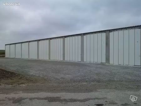 location de garages: camping car  petite caravane