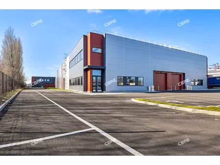 location local d'activités bretigny sur orge 696 m²