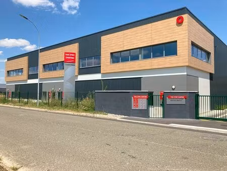 location local d'activités gellainville 12 553 m²