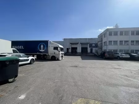 location local commercial