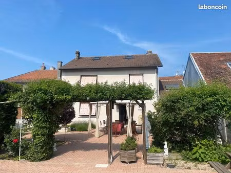 propriété 8 pièces 160 m²