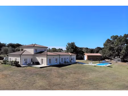vente propriété 9 pièces 260 m² à la romieu (32480)  585 000 €