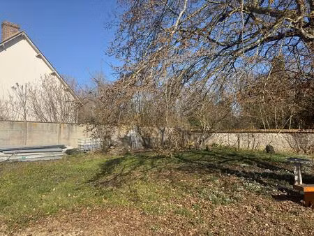 terrain à bâtir situé idéalement dans le centre ville de voves