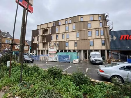 opportuniteit! te huur kantoor van +/- 700m2 naast carrefour