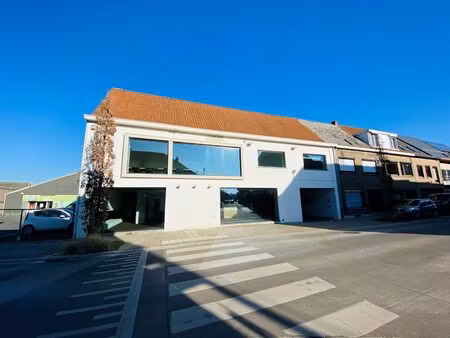 instapklaar kantoor/showroom met garage/magazijn